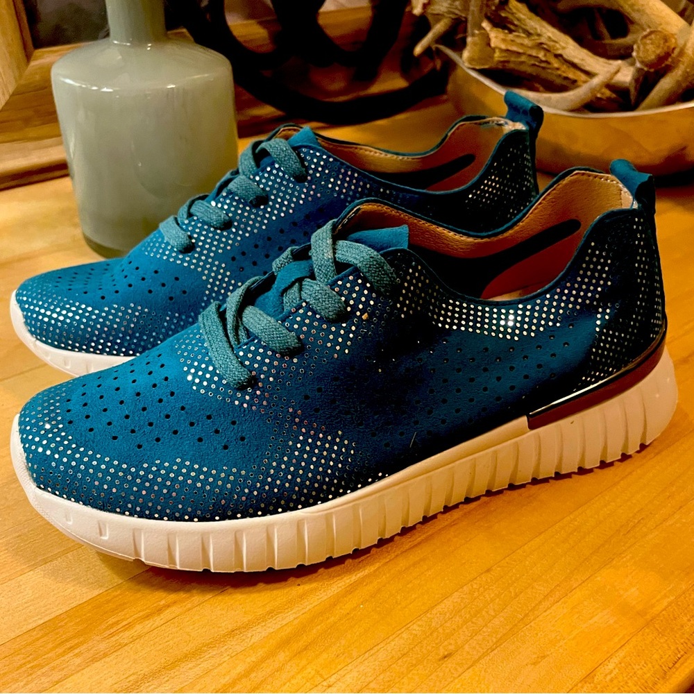 NWT ILSE JACOBSEN Women's Tulip 4075 Sneaker Size EU 39 Fits like a US 8-8.5